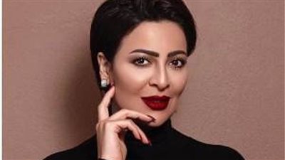 الألوان الشتوية الصريحة تسيطر على عرض أزياء أمل أمين