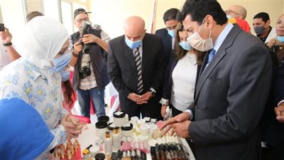 وزير الشباب يكرم الوافدات العربيات ضمن برنامج المساحات الآمنة