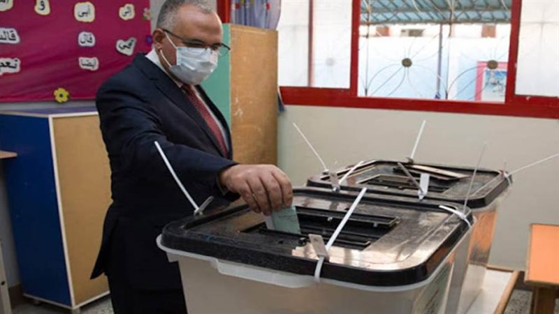 وزير الري يدلي بصوته