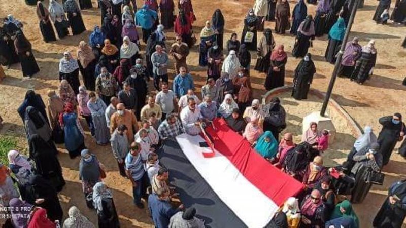 توافد المواطنين علي