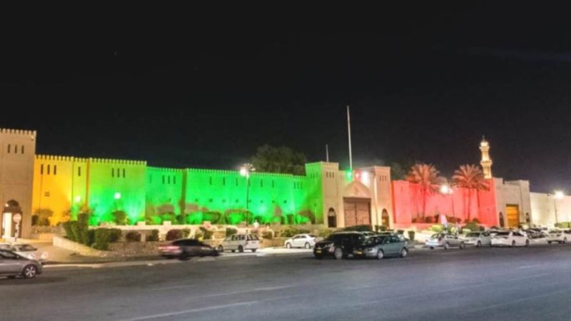 الأضواء تزين عمان