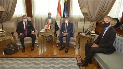 ربيع يلتقي وكيل وزارة البحرية الأمريكية 