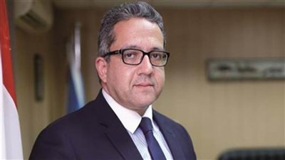 العناني: الانتهاء من تركيب 107 فاترينات لعرض قطع توت عنخ آمون بالمتحف الكبير