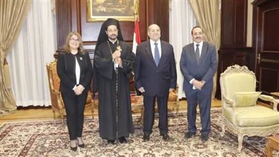 الأنبا باخوم يهنئ رئيس مجلس الشيوخ