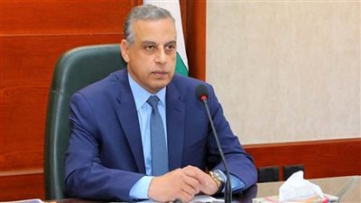 محافظ سوهاج يفتتح 33 منزلًا بقرية العيساوية