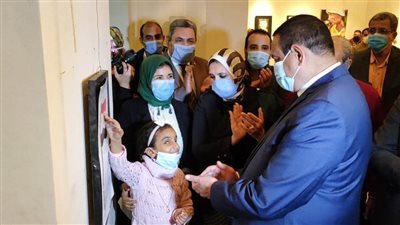 محافظ البحيرة يكرم أسرة الشهيد العقيد رامي حسنين