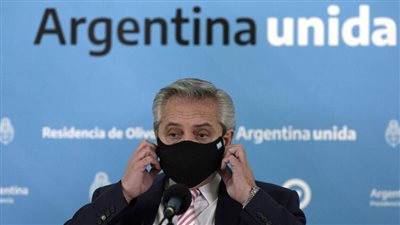 رئيس الأرجنتين وعدد من الوزراء يدخلون العزل الصحي