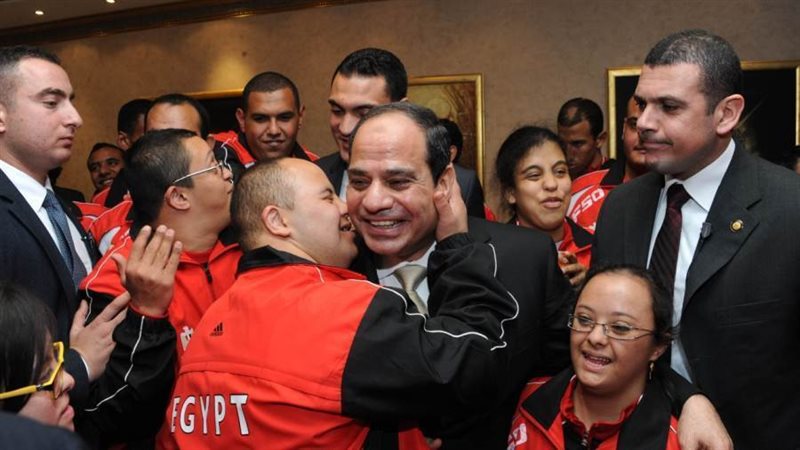 الرئيس السيسي يتوسط