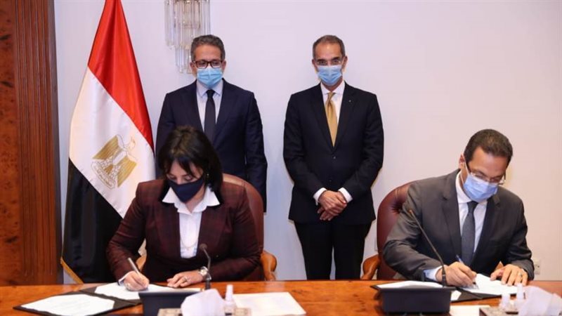 الوزيرلن يشهدان توقيع