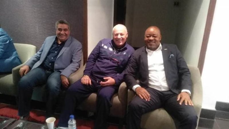 أبو ريدة وجلسه على