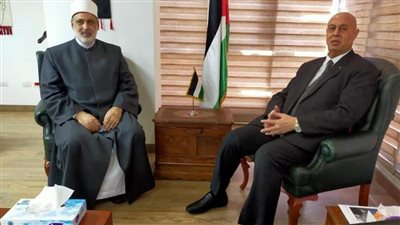 وكيل الأزهر يقدم العزاء للسفير الفلسطيني في وفاة عريقات