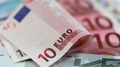 أسعار اليورو تعوِّض بعض خسائرها أمام الجنيه المصري