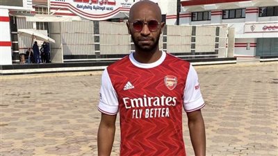 شيكابالا يدعم النني بقميص آرسنال