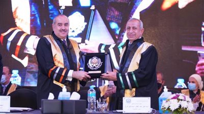 الأكاديمية العربية للعلوم والتكنولوجيا والنقل البحري تكرم وزير الطيران المدني