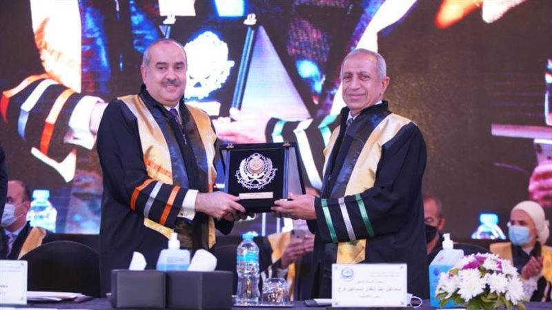 وزير الطيران اثناء