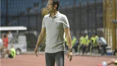 المديرالفني لسموحة يجتمع باللاعبين المنضمين حديثا للفريق ويؤجل معسكرالإعداد