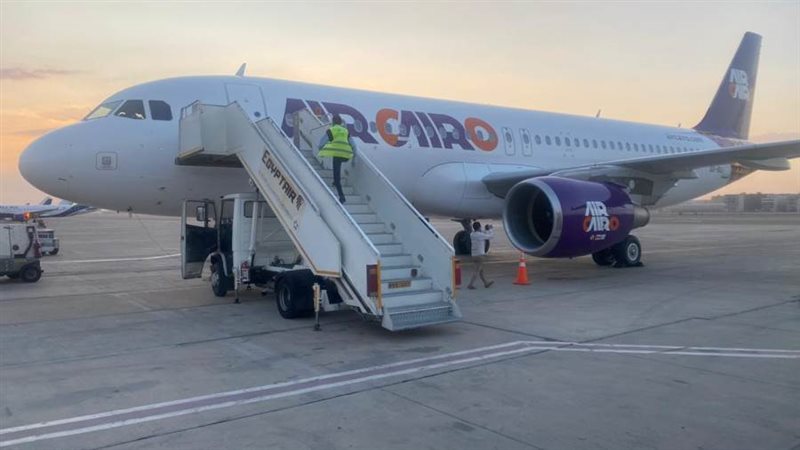 الطائرة بعد وصولها