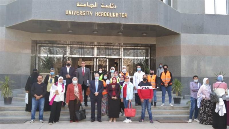 رئيس الجامعة واعضاء