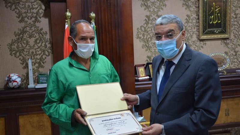 محافظ المنيا يكرم