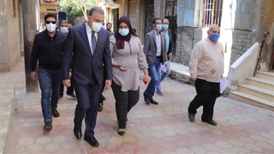 محافظ سوهاج يتفقد تطوير ورصف عدد من شوارع حي غرب الفرعية بـ 