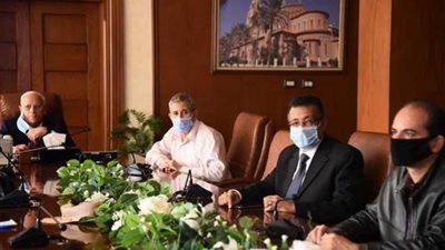 محافظ بورسعيد يستعرض مقترحا لتطوير منظومة إصدار تراخيص البناء