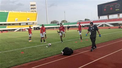  وزير الرياضة يهنئ المنتخب الوطنى.. ويطمئن على النني