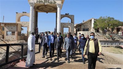 محافظ سوهاج يتفقد أعمال تطوير جزيرة الزهور