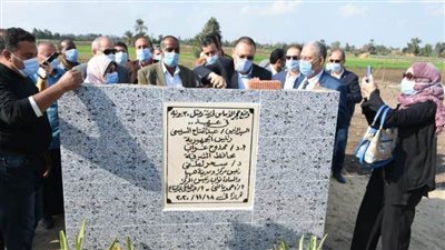 محافظ الشرقية يضع حجر الأساس لإنشاء حديقة عامة بـ