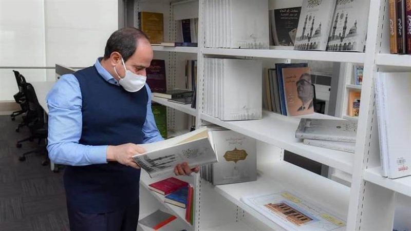 الرئيس السيسي يتصفح