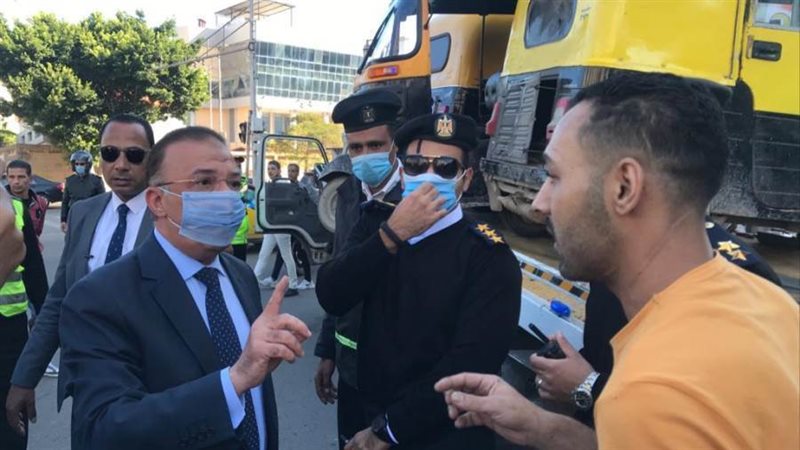 الشريف في إحدى اللجان