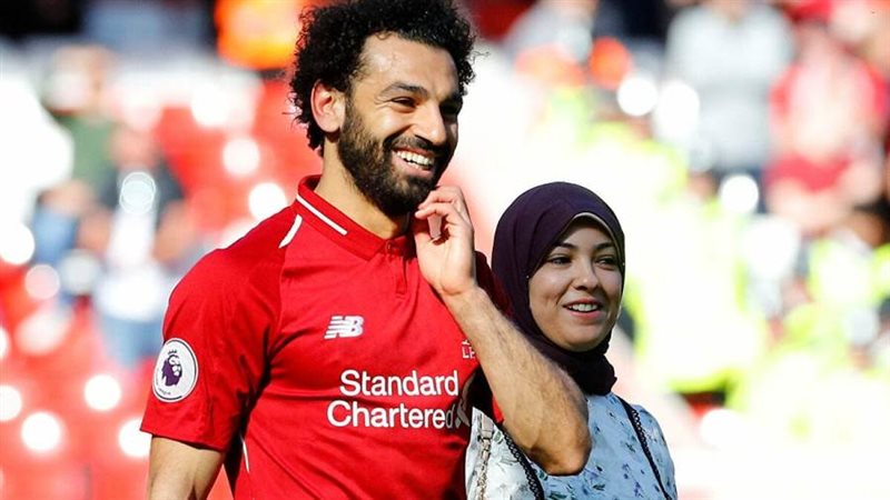 محمد صلاح و زوجنه