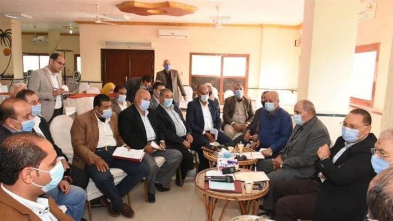 إجتماع المحافظ برؤساء