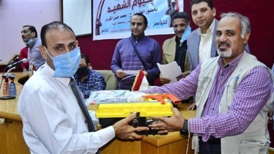 توزيع 210 شنط عدة لمشرفي الصيانة بمدارس المنيا
