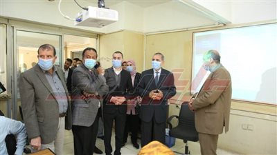 محافظ كفر الشيخ يشيد بالعاملين بخدمة المواطنين والمراكز التكنولوجية