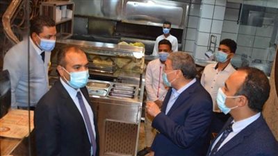 إغلاق 3 مطاعم وقاعتي أفراح ومقهى بالمنيا