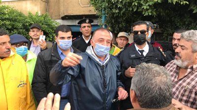 محافظ الإسكندرية يتفقد العقار المنهار بالجمرك وجهود لإنقاذ 4 أشخاص تحت الأنقاض