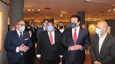 وزير التعليم العالي يتفقد المتحف الفني المعاصر بجامعة حلوان