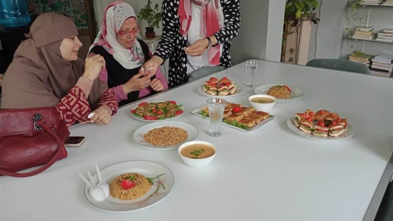 المتدربات أثناء شرح