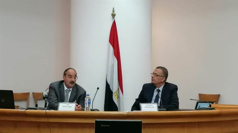 جانب من الندوة