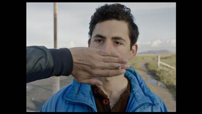 بدأ مع هنيدي وانطلق للعالمية..إشادات نقدية عالمية بأداء أميرالمصري في فيلم LIMBO