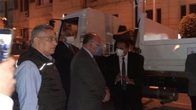 محافظ القاهرة يتسلم معدات جديدة للنظافة