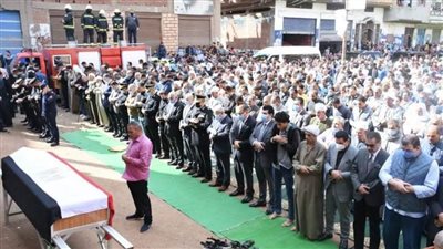 محافظ الشرقية ومدير الأمن يتقدمان جنازة شهيد الواجب الوطني 