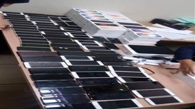 جمارك مطار القاهرة تحبط محاولة تهريب 110 هواتف محمولة