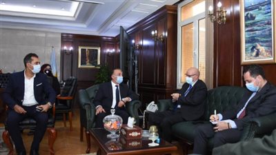 محافظ الإسكندرية يراجع خطة العمل الجديدة للتعامل مع بؤر تراكمات مياه الأمطار