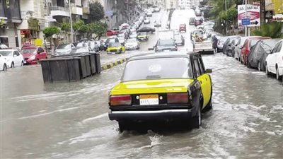  استمرار سقوط أمطارغزيرة بالإسكندرية مع موجه من الرعد والبرق