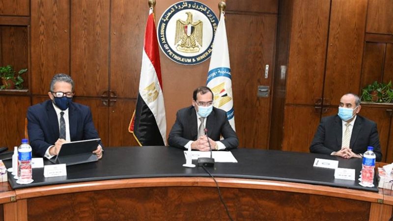 وزراء البترول والسياحة