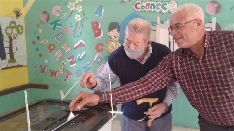 كبار السن يتصدرن