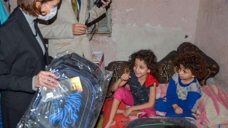 أثناء تسليم المساعدات