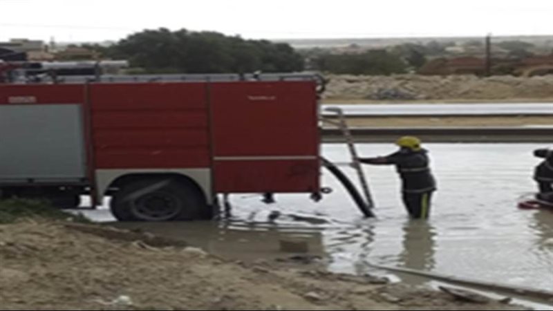 رجال الشرطة يواجهون