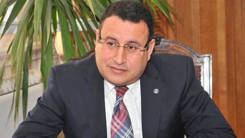 الدكتور عبد العزيز